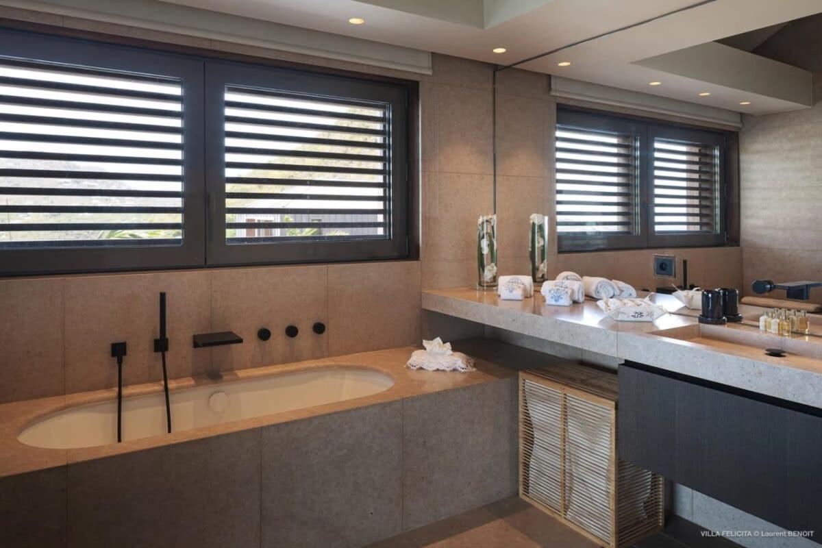 On A Hill Side Villa With Superb Amenities St. Barthelemy Eksteriør billede